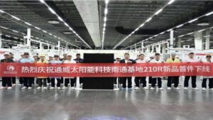 Tongwei Solar Nanton Base rolls out 1st 210R module - TaiyangNews China Solar PV News Snippets